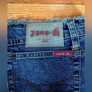 Y2K Zana Di denim capri cutoffs low rise 2000s medium wash distressed worn
